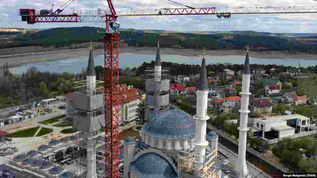 Российские власти Крыма позиционируют Соборную мечеть как самую большую в Восточной Европе