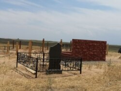 Коронавирустан қайтыс болғандардың зираты. Алматы облысы, Қараой ауылы маңы. 16 маусым 2020 жыл.