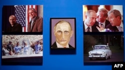 AQShning 43-prezidenti kichik Jorj Bush tarafidan chizilgan Vladimir Putin portreti.