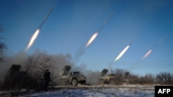 Ілюстраційне фото. Російські гібридні сили обстрілюють Дебальцево з установок «Град», лютий 2015 року