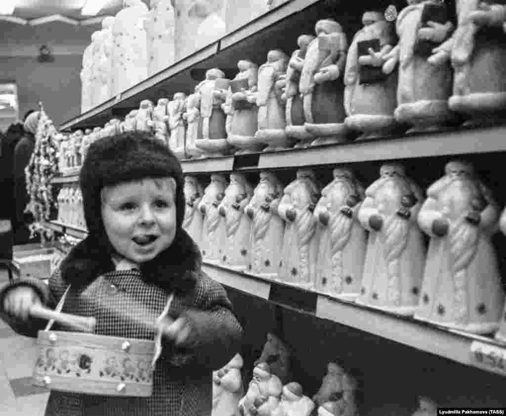 A little drummer boy with a lineup of Ded Moroz figurines in a store in 1970. New Year&#39;s became particularly beloved during the Soviet period for being mostly nonpolitical, unlike the other big communist holidays that were marked with parades and Leninist slogans. &nbsp;