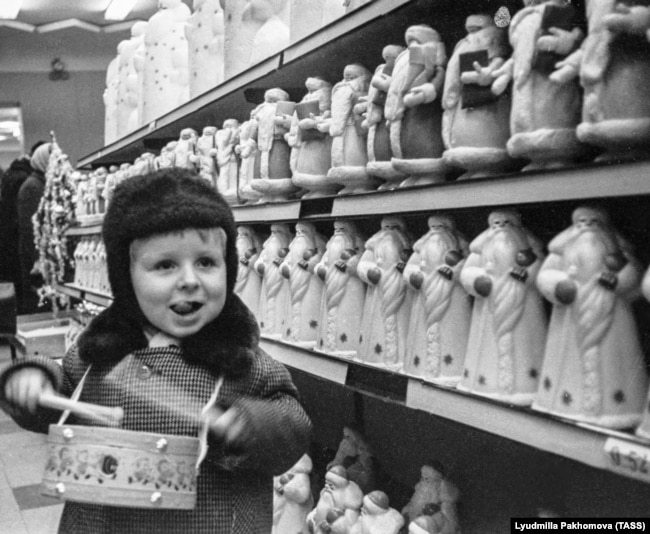 Новогодний магазин.1 декабря 1970 года