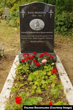 Памятник от якутян на могиле Марсден
