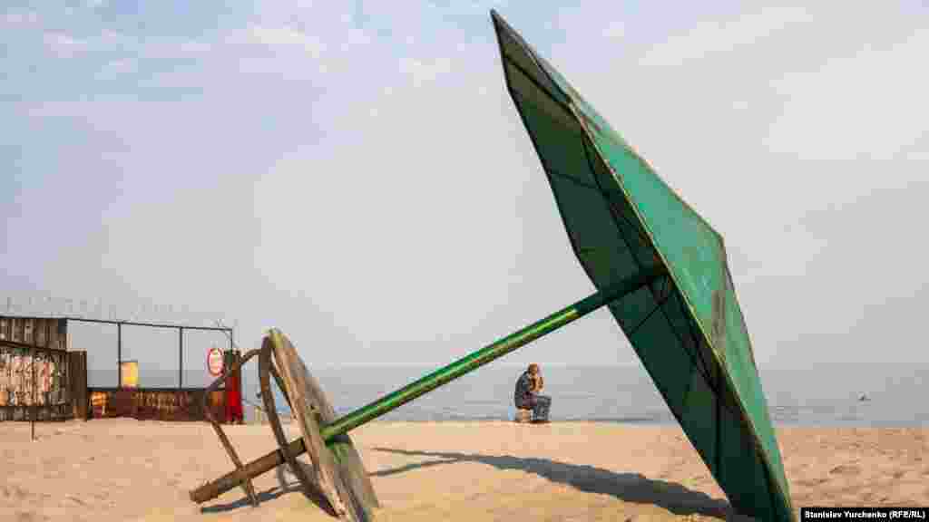 Основной локацией фестиваля стала территория турбазы &laquo;Чайка&raquo; и примыкающий к ней пляж, который сейчас выведен из эксплуатации