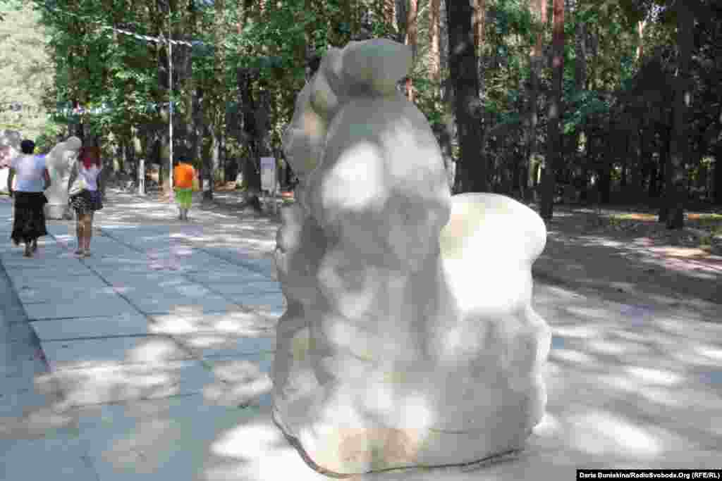 «Катерина» скульптора з батьківщини Тараса Шевченка, села Моринці, Юрія Олійника
