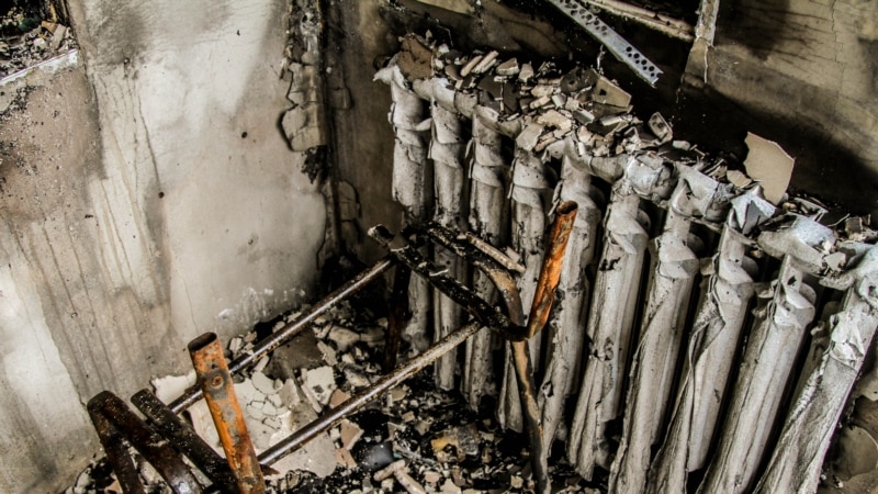 В Севастополе на пожаре в многоэтажном доме пострадал мужчина – спасатели