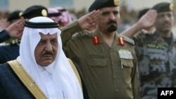 Сауд Арабиясының ішкі істер министрі Наиф ибн Абдель Азиз аль-Сауд әскери шеруде тұр. Мекке, 3 желтоқсан 2008 жыл.