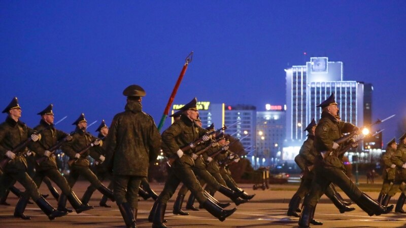 Власти Беларуси намерены провести парад 9 мая  
