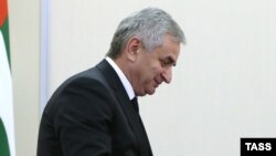 Чинний лідер Рауль Хаджимба (на фото) має 8 конкурентів на цей пост