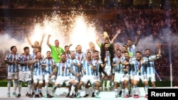 Reprezentacija Argentine slavi pobedu na Svetskom prvenstvu u Kataru 2022. godine.