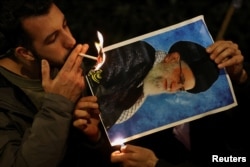 Protest în fața ambasadei iraniene din Londra în sprijinul protestelor din Iran, la 12 ianuarie 2026.