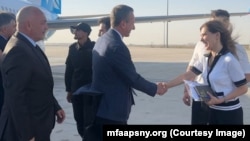 Даур Кове (слева) и Олег Барциц (в центре) в Дамаске