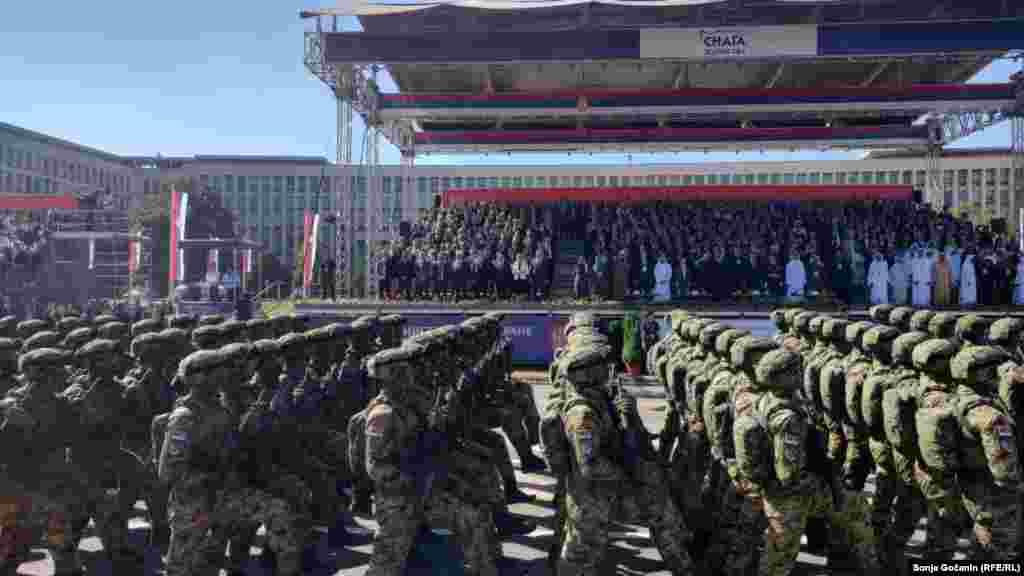 Владините претставници велат дека причината за парадата е национален празник - Денот на српското единство, слобода и национално знаме.