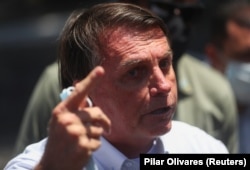 Jair Bolsonaro vorbind cu presa