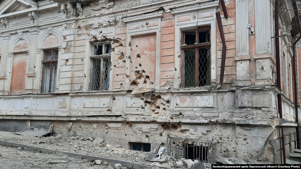 Корпус Херсонського обласного архіву після обстрілу російськими військами у ніч на 3 лютого 2023 року