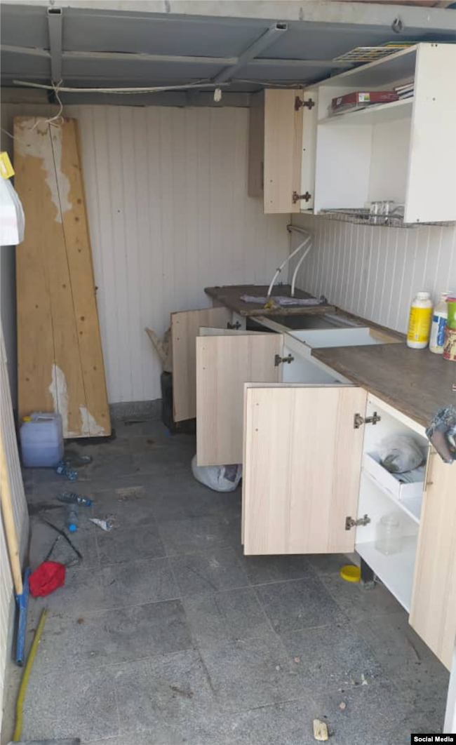 بخشی از آشپزخانه قبرستان بهائیان مشهد پس از تخریب توسط افراد ناشناس