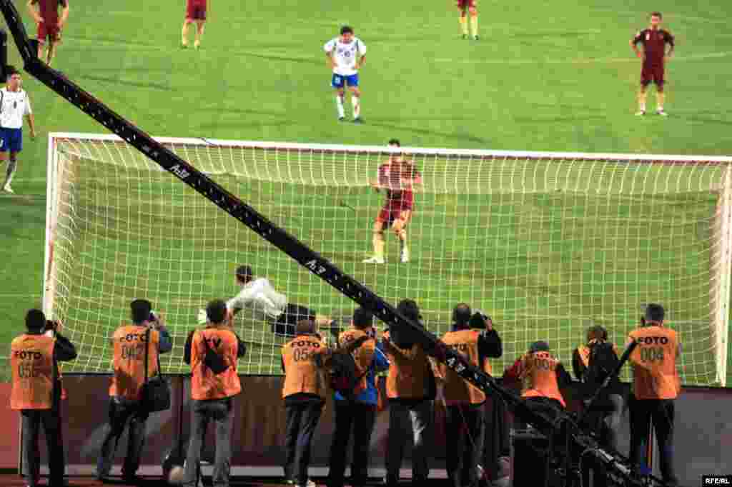 Tribunada savaş, meydanda barış... #24