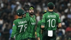 پاکستاني لوبغاړي د امریکايي لوبغاړي تر اوټ کولو وروسته د خوشالۍ پرمهال