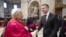 Premijer Crne Gore Milojko Spajić i papa Lav XIV na inauguracionoj misi. Vatikan, 18. maj 2025.
