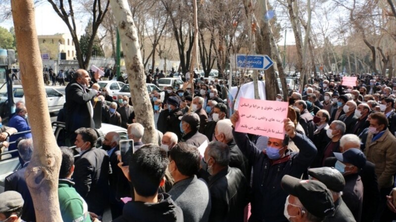 وزارت کار: بیش از یک سوم جمعیت ایران در «فقر مطلق» هستند