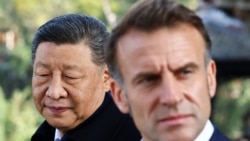 Президент Франції Емманюель Макрон та президент Китаю Сі Цзіньпін відвідують Дуцзян'янь, провінція Сичуань, під час триденного візиту Макрона до Китаю, 5 грудня 2025 року