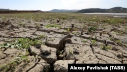 Обмелевшее Симферопольское водохранилище