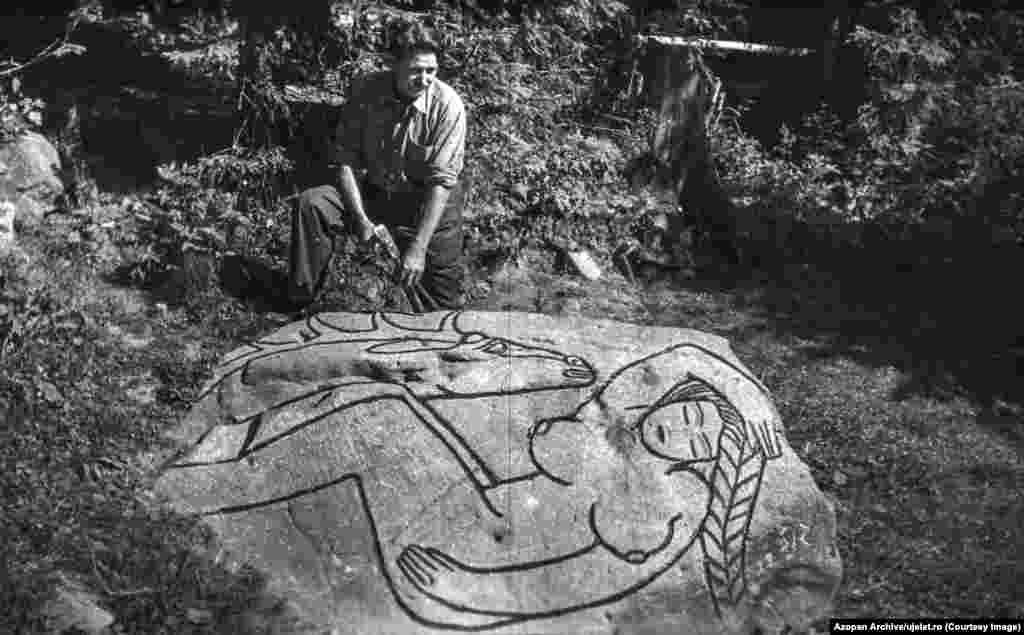 A rock-carving artist works at an unspecified location.&nbsp; Uj Elet described its mission as being to inform its readers &quot;about the major political and social events of our time, which are essential for raising the cultural level of the broadest masses of the population and for shaping the worldview of socialist man.&quot; &nbsp;