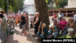 Susținătorii Evgheniei Guțul în fața Ministerului Justiției.