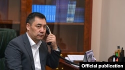 Садыр Жапаров, вышедший из тюрьмы во время протестов в октябре, баллотируется на пост президента.