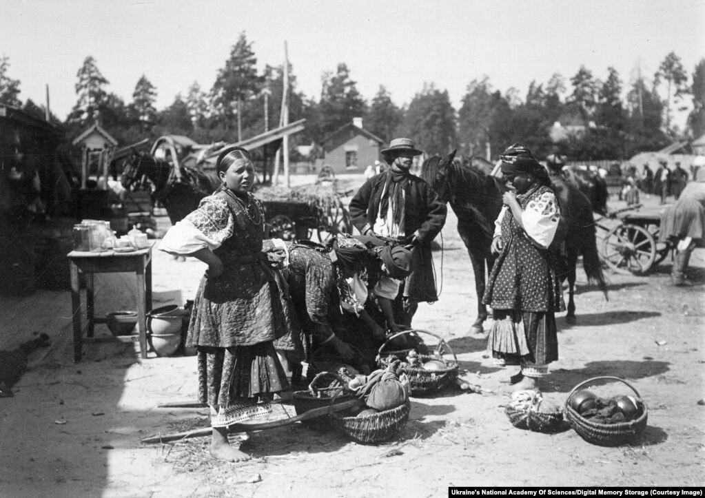1800'lerin sonu veya 1900'lerin başında Kiev bölgesindeki Ukraynalı köylüler