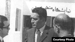 علینقی عالیخانی بعد از انقلاب ساکن آمریکا شد.