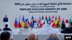 Specijalni izaslanik predsjednika SAD-a za klimu John Kerry govori tokom zasjedanja na temu Trostruko povećanje nuklearne energije do 2050. na klimatskom samitu Ujedinjenih naroda u Dubaiju 2. decembra 2023.