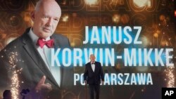 Korwin-Mikke a párt egyik legellentmondásosabb tagja. Megkérdőjelezte, hogy a nőknek lehet-e szavazati joguk 