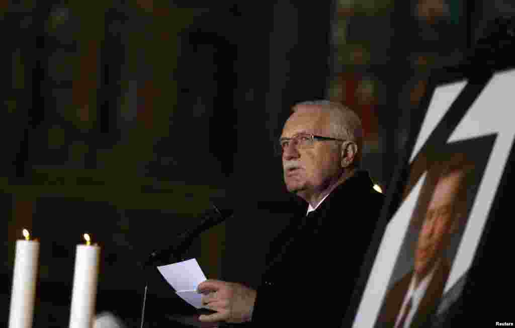 Czech Republic - Czech President Vaclav Klaus addresses in front of the coffin of late former President Vaclav Havel during the funeral ceremony inside Prague Castle's St. Vitus Cathedral, 23Dec2011