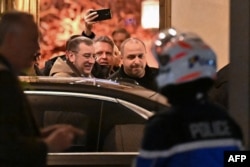 Секретар РНБО України і головний її переговірник Рустем Умєров залишає готель Intercontinental після тристоронніх переговорів із Росією за посередництва США в Женеві, Швейцарія, 17 лютого 2026 року