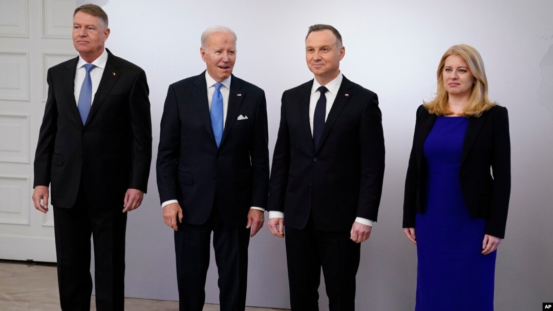 Președintele Klaus Iohannis, președintele SUA Joe Biden, președintele polonez Andrzej Duda și președintele Slovaciei Zuzana Čaputová, la Palatul Prezidențial din Varșovia, la reuniunea B9, format al țărilor din flancul estic al NATO creat ca răspuns la anexarea Crimeei în 2014. 