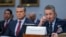 Міністр оборони США Піт Геґсет (ліворуч) і голова Об’єднаного комітету начальників штабів генерал Ден Кейн на слуханнях із питань оборони підкомітету з питань асигнувань Палати представників на Капітолійському пагорбі у Вашингтоні 12 травня