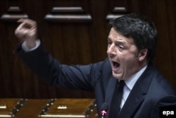 Маттео Ренці виступає в Палаті депутатів Італії. Грудень 2015 року