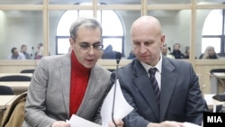 Архивска фотографија- обвинитиот Бојан Јовановски и адвокатот Сашко Дукоски на судењето за случајот Рекет. 