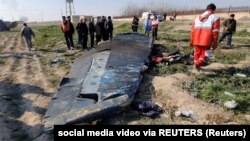 Теҳрон яқинида уриб туширилган "Боинг" қолдиқлари, 2020 йил 10 январи.