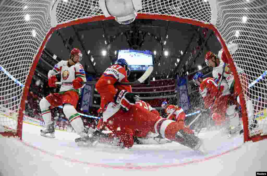 Echipele de hockey cehă şi belarusă &icirc;n preliminarele pentru campionatul mondial, Globe Arena de la Stockholm, Suedia