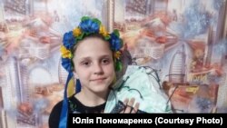 Школярка Аліса Пономаренко з Харківщини шиє маски і безкоштовно їх роздає