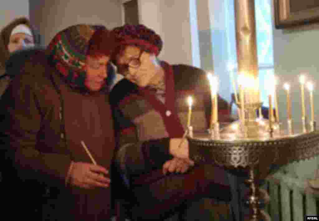 Ыйсанын туулган күнүнө чейин православдар 40 күн эт, жумуртка, балык ж.б. сыяктуу оор тамактардан баш тартууга тийиш. - 7 января в Кыргызстане православные христиане празднуют Рождество.
