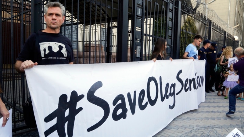 Украинскиот режисер Сенцов го запре штрајкот со глад 