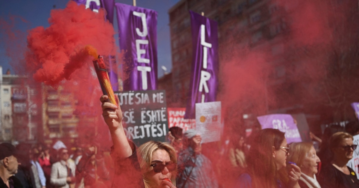  Për jetë me dinjitet   Në Prishtinë kërkohet barazi dhe drejtësi për gratë
