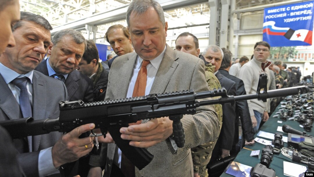 Russian Deputy Prime Minister Dmitry Rogozin (center) inspecting Kalashnikov rifles earlier this year. 