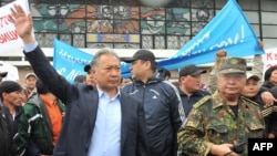 Митинг сторонников Курманбека Бакиева, Ош, 15 апреля 2010 года.