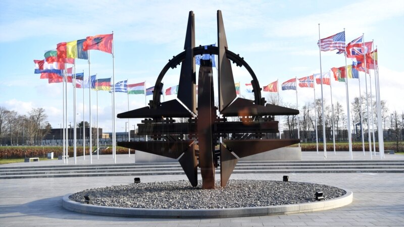 NATO ministrleri reformalary maslahat etmek üçin ikinji gün konferensiýa geçirýär
