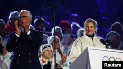 Церемония закрытия Олимпийских игр в Италии (Ковентри справа)