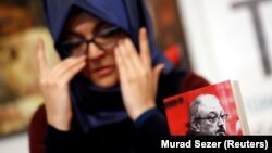 صلاح خاشقجی پسر جمال خاشقجی روزنامهنگاری که در ده میزان سال ۹۷ در کنسولگری عربستان در استانبول کشته شد.